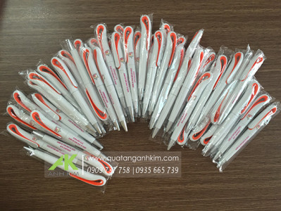 Bút bi quà tặng in logo trung tâm Anh ngữ